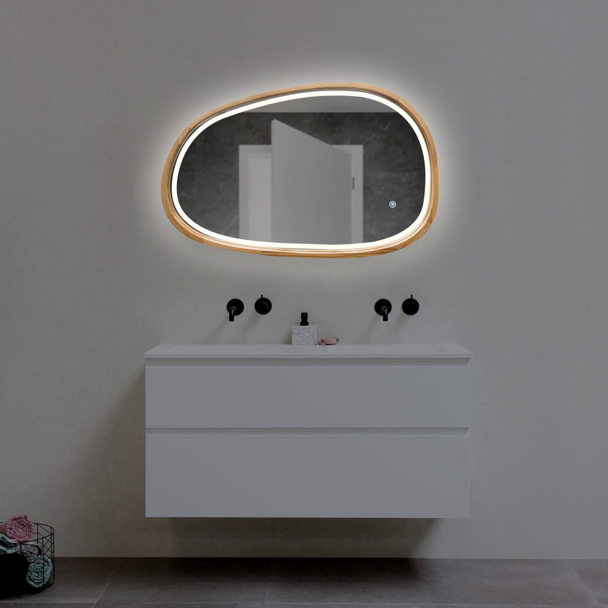 Asymmetrischer Spiegel mit LED-Beleuchtung Dali – Bild 1